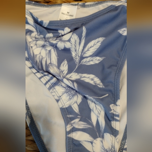 Cupshe blue and white bikini set - Picture 8 of 11